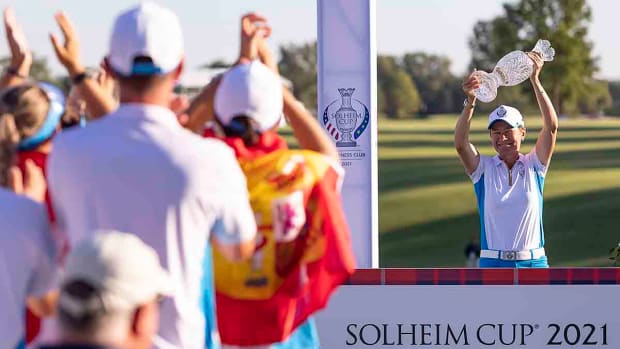 Team Europe captain Catriona Matthew raises the Solheim Cup during the trophy presentation at the 2021 Solheim Cup at Inverness Club.
